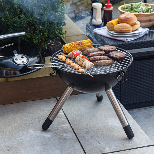 Flat lid charcoal grill